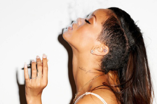 Rihanna admits she cant sing and quits Music